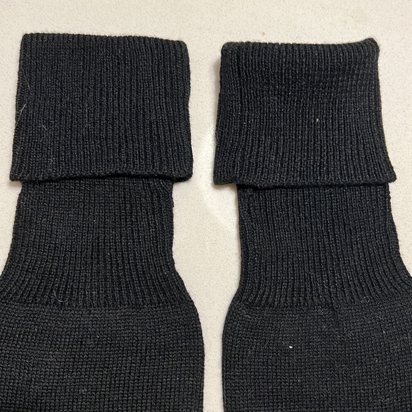 ME.N.U black with blue hearts hat/fingerless glove set - Picture 7 of 7